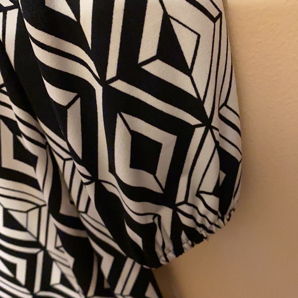 Kenar Dress Women size 6. Black and White design. Zipper back 3/4 sleeves - Picture 7 of 12